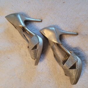 FIONI Clothing Silver Stiletto Heels with Pointed Toe